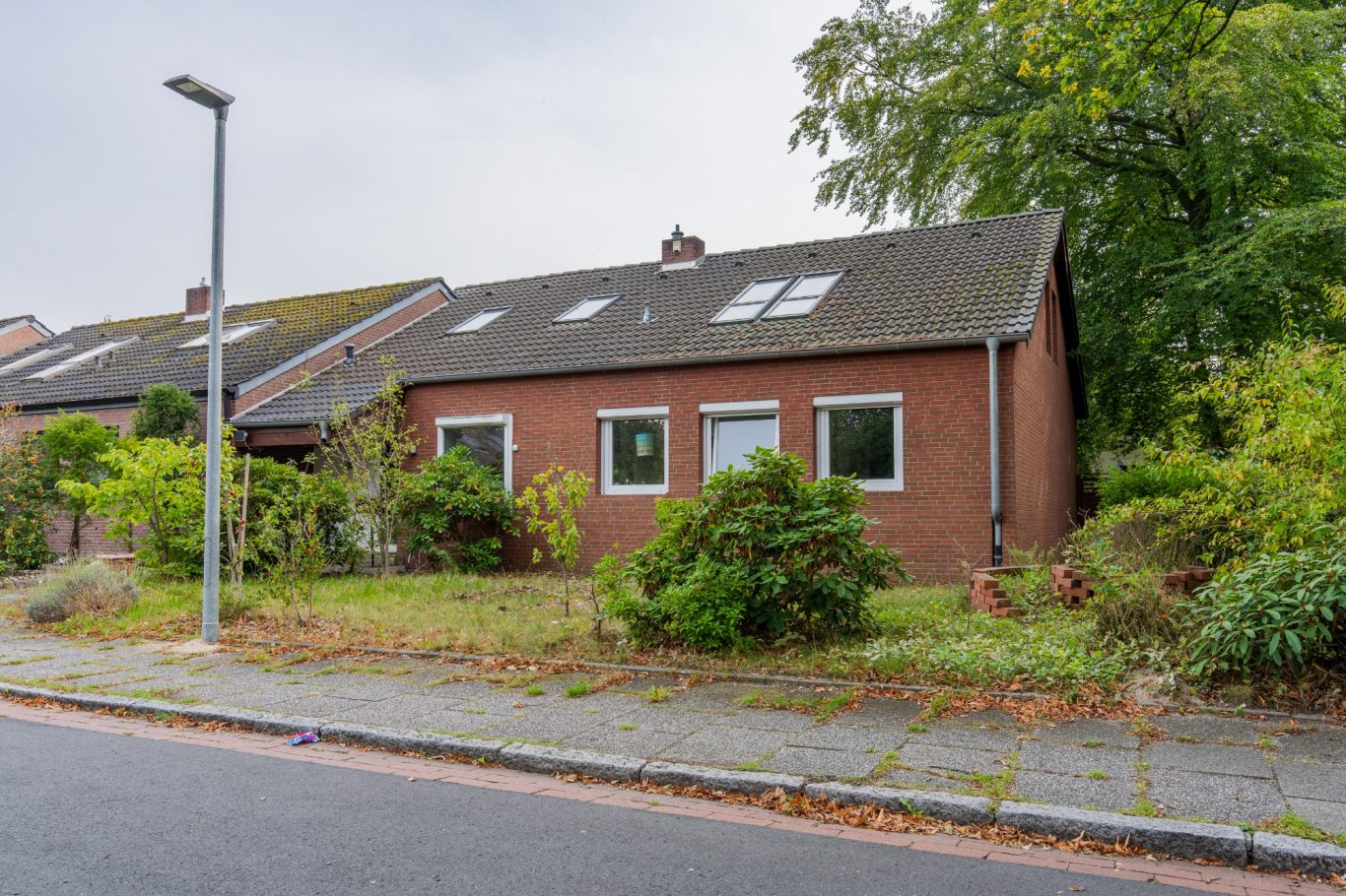 Außenaufnahme eines verkaufsbereiten Hauses