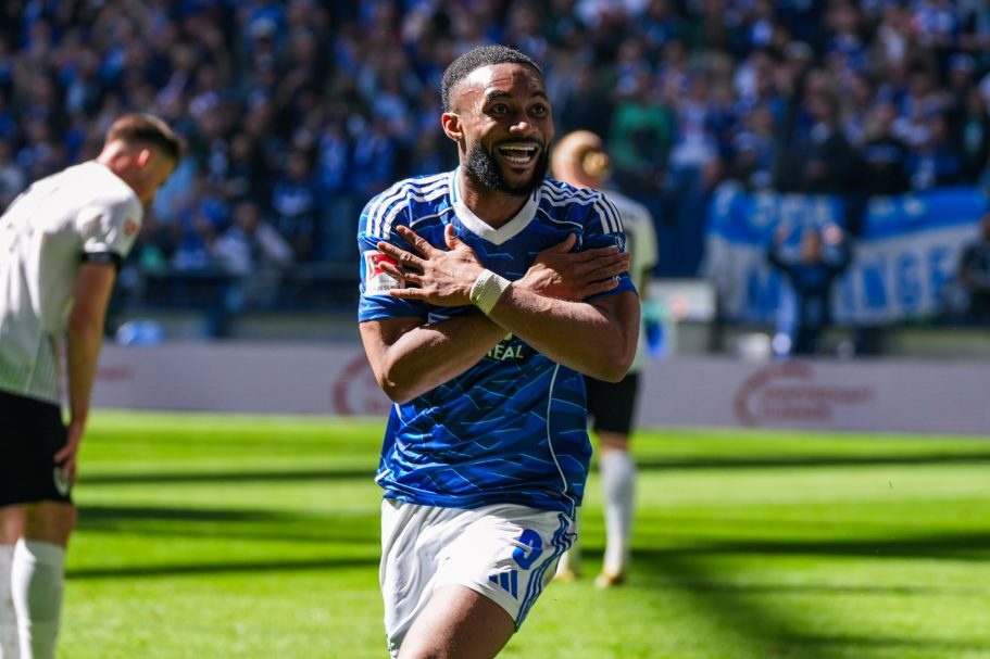 Moussa Sylla mit dem Torjubel zum 4:0 für Schalke 04 gegen Preußen Münster in der 2. Bundesliga am 19.04.2026 in der Veltins Arena