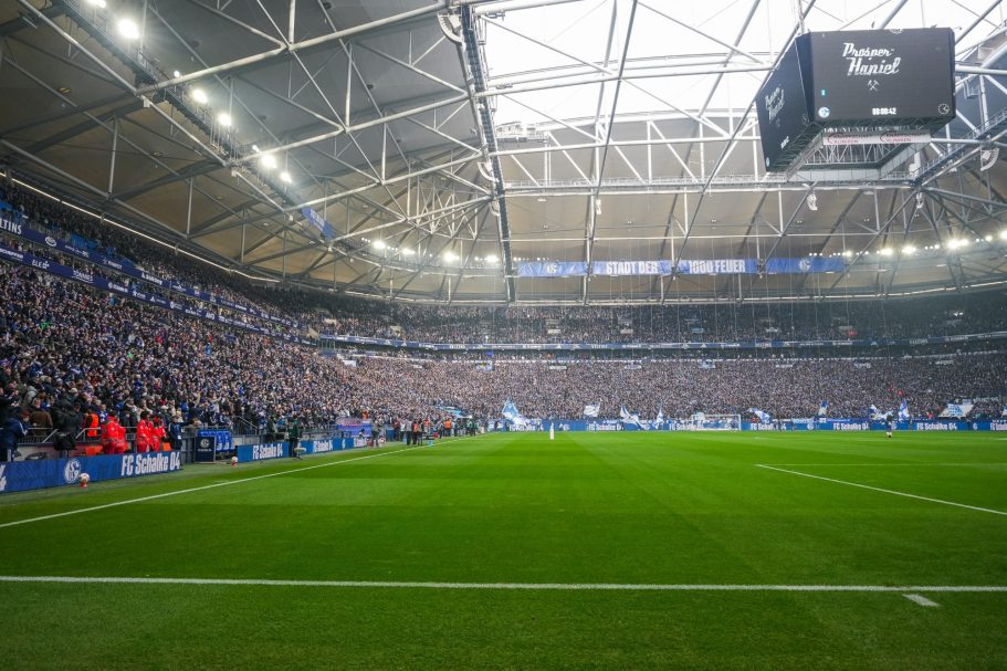 Aufnahme vor dem Spiel zwischen FC Schalke 04 und dem 1. FC Kaiserslautern am 25.01.2026 in der Veltins Arena Gelsenkirchen