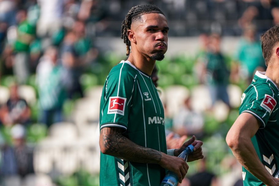 Spielerfoto von Justin Njinmah von Werder Bremen nach dem Bundesliga Spiel gegen FC Augsburg am 02.05.2026