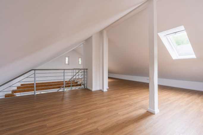 Immobilienfoto eines Obergeschosses Foto eines Obergeschosses einer verkaufsbereiten Wohnung