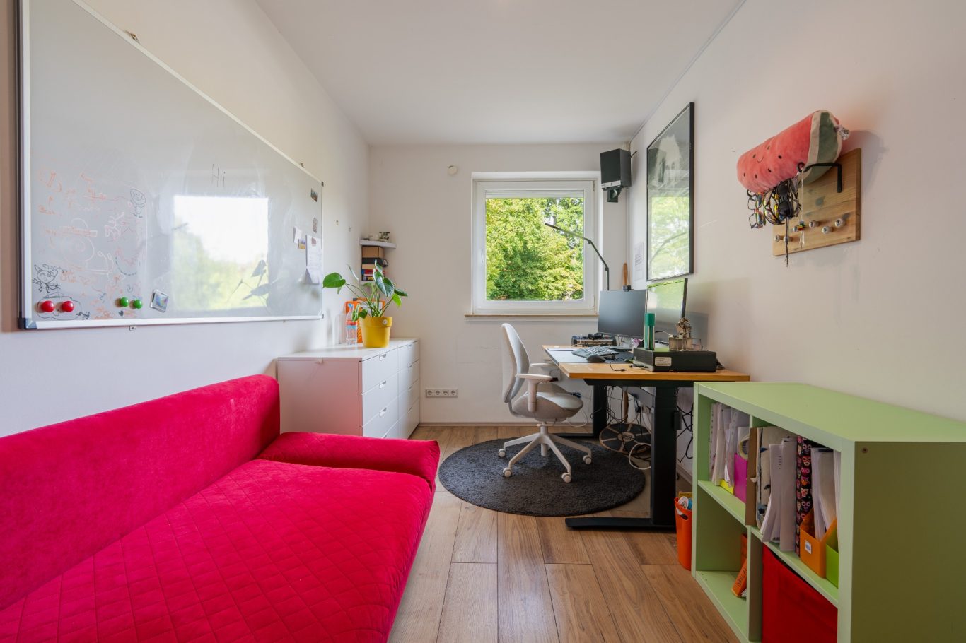Foto eines Arbeitszimmers einer verkaufsbereiten Wohnung